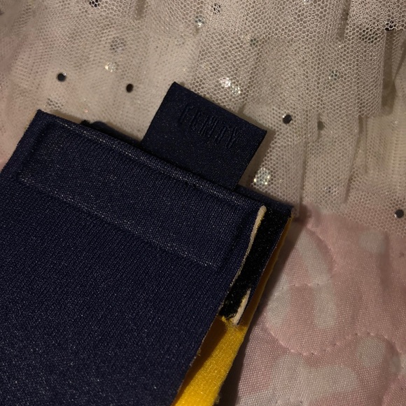 π
ππ
β’ π·π FENTY ππ·β’ β¦ Neckline Vibes - Picture 8 of 8